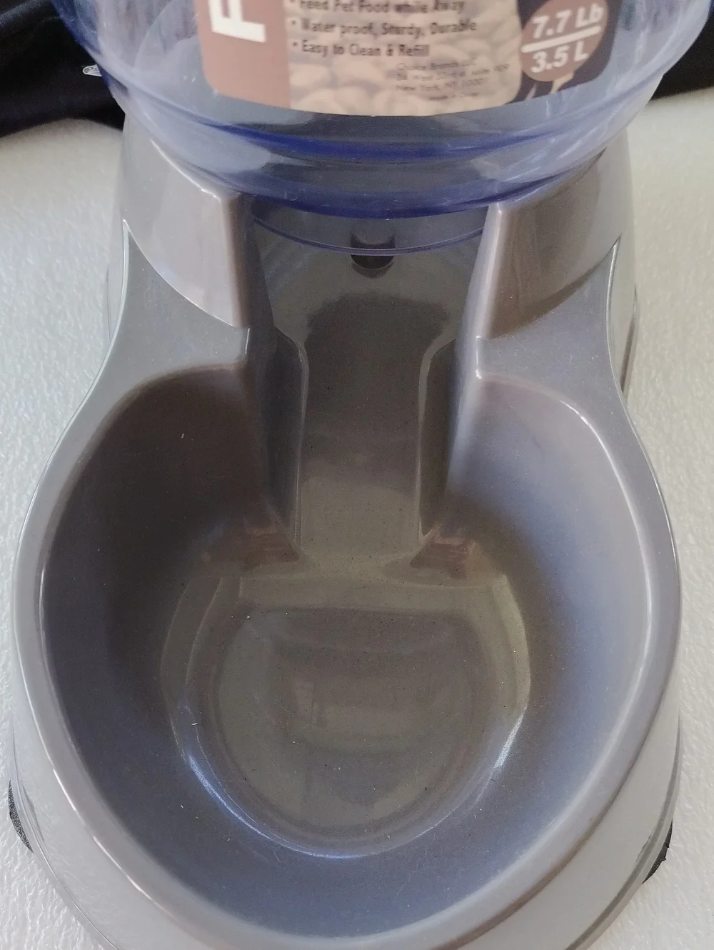 3.5-liter gravity pet food feeder